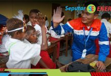 Pertamina dan Relawan BUMN Berbagi Makanan Bergizi dan Peralatan Sekolah di Papua